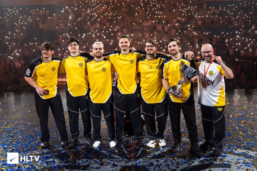 Гравці Legacy святкують перемогу над Falcons у фіналі CAC